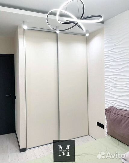 Шкаф с зеркалом