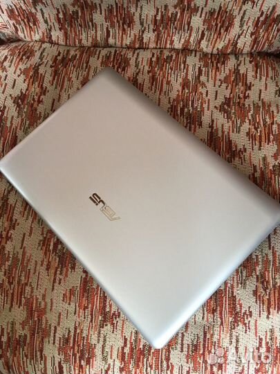Нетбук Asus Eee pc 1215n