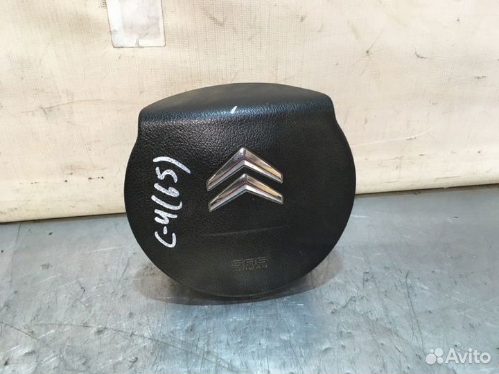 Подушка безопасности в рулевое колесо передняя