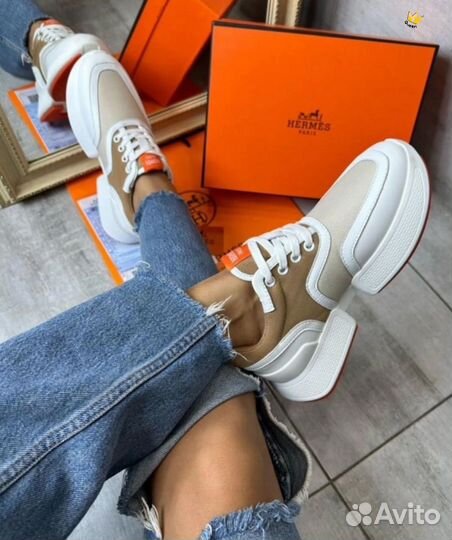 Кроссовки женские