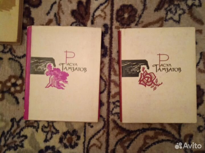 Книги Расула Гамзатова. В Махачкале