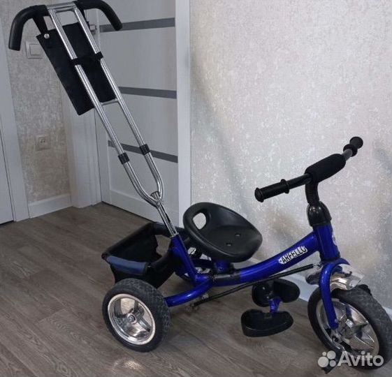 Кровать, и трех колесный велосипед