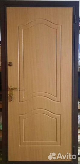 Дверь входная в частный дом