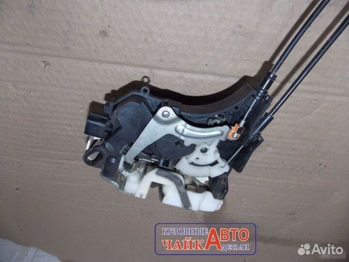 Замок двери передний правый Mitsubishi Outlander