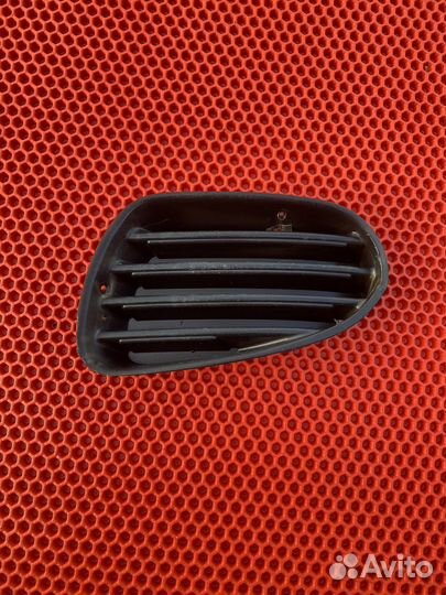 Левая заглушка птф mitsubishi carisma дорестайлинг