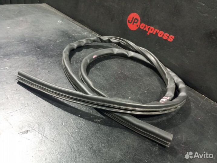 Уплотнитель капота Audi Q7 4LB BAR 2007