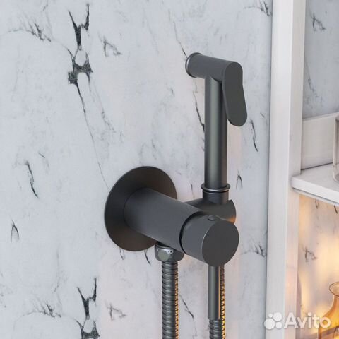 Инсталляция Grohe и унитаз с гигиеническим душем