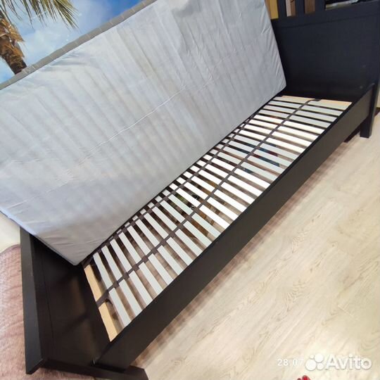 Кровать односпальная IKEA hemnes 90x200