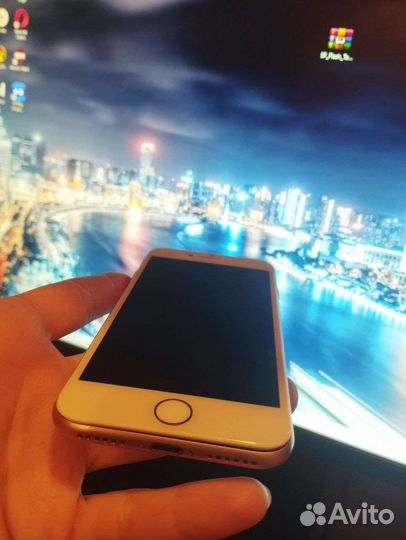 Телефон iPhone 8 64 gb