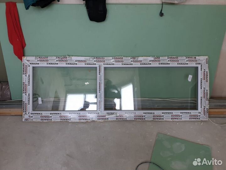 Дверь пластиковая входная стеклянная