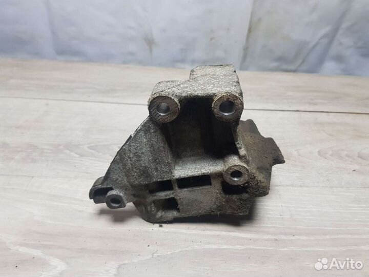 Кронштейн генератора Ford Focus 1 2.0 Zetec