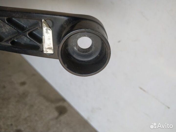 Поводок стеклоочистителя передний левый Hyundai