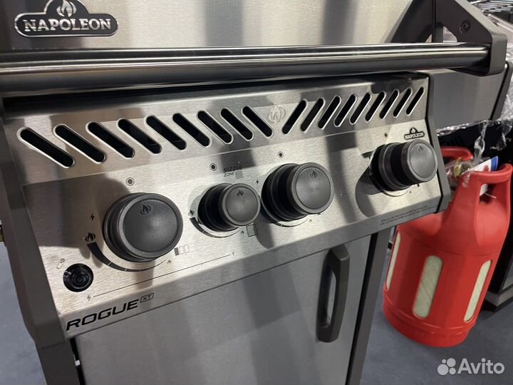 Новый газовый гриль Napoleon Rouge 425XT