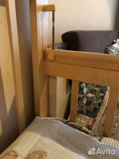 Детская кровать с маятником