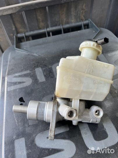 Цилиндр тормозной главный Бачок Range Rover LM V8