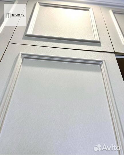 Распашной шкаф