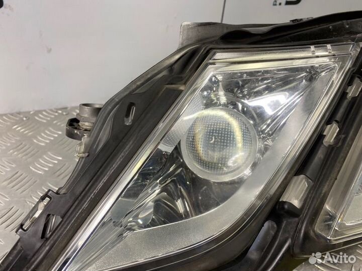 Фара ксеноновая передняя левая Mercedes-Benz