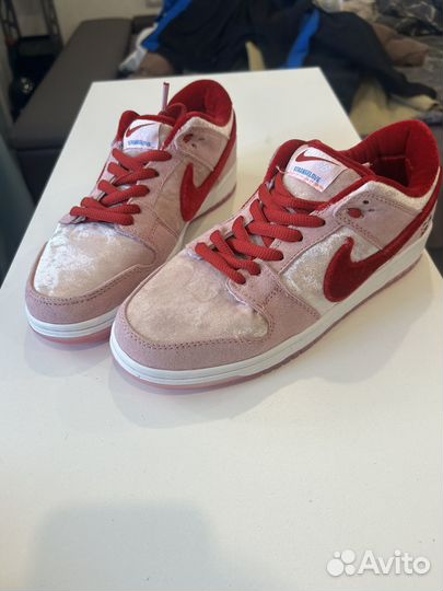 Кроссовки nike dunk low strange love