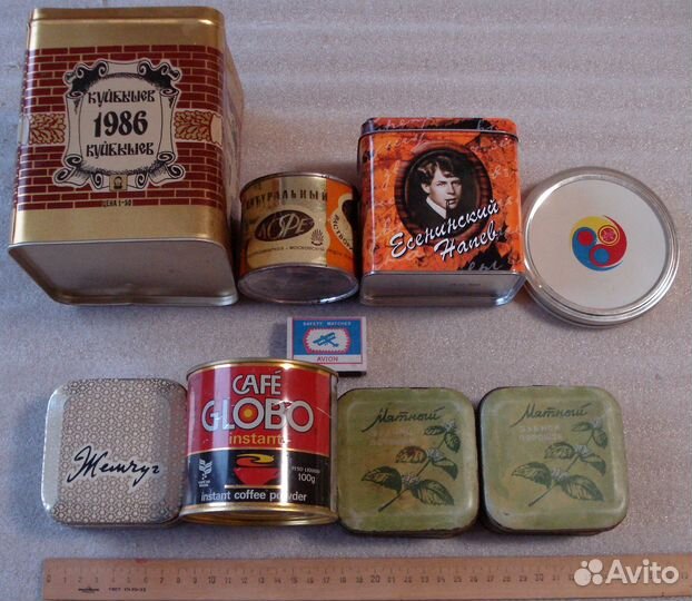 8 коллекционных жестяных коробок разных стран