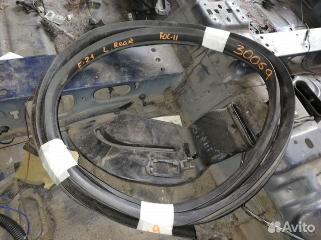 Уплотнитель двери задней левой фокус 2