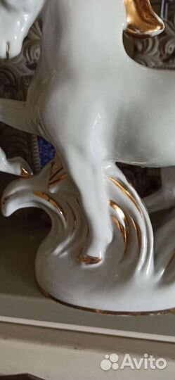 Винтажная фарфоровая статуэтка