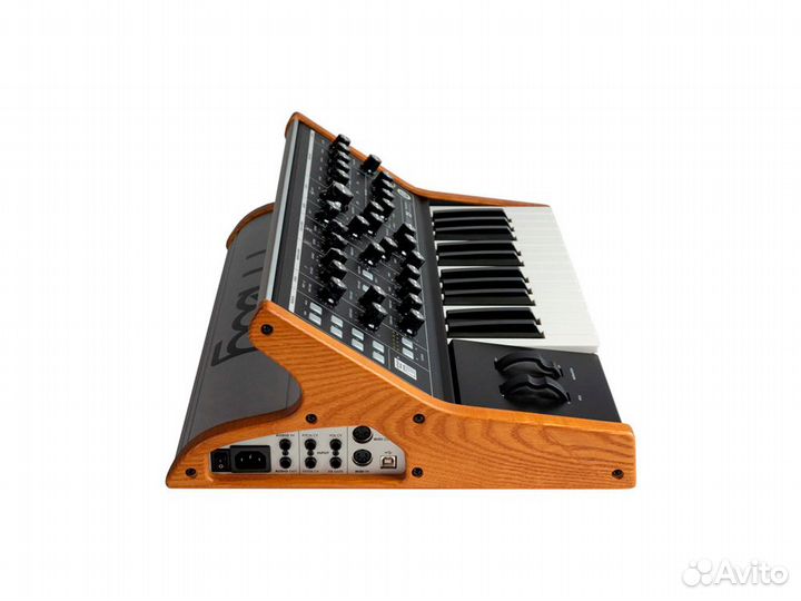 Moog Subsequent 25 синтезатор