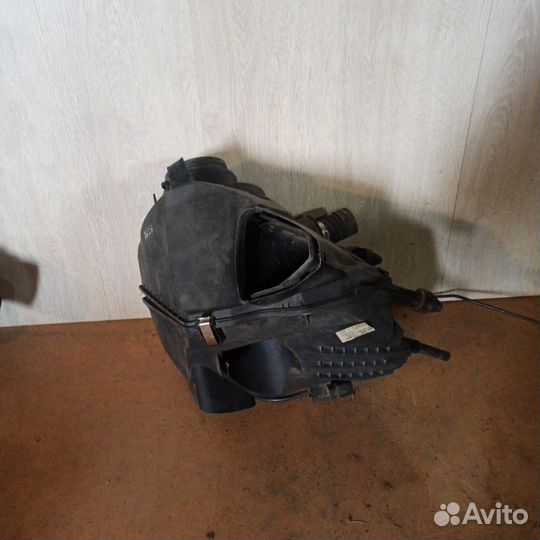 Корпус воздушного фильтра Audi A6 C6