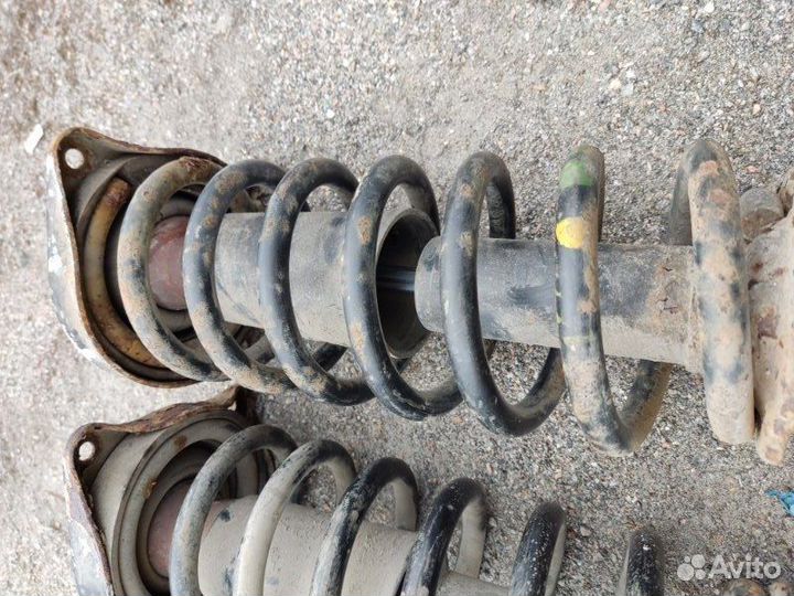 Стойки в сборе задние Audi A6 седан 2.6I 1996