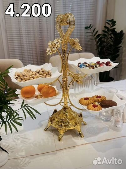 Ваза для фруктов на ножке