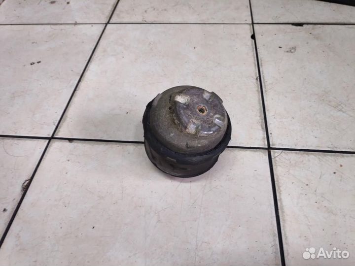 Опора двигателя w203 C-class 646.963