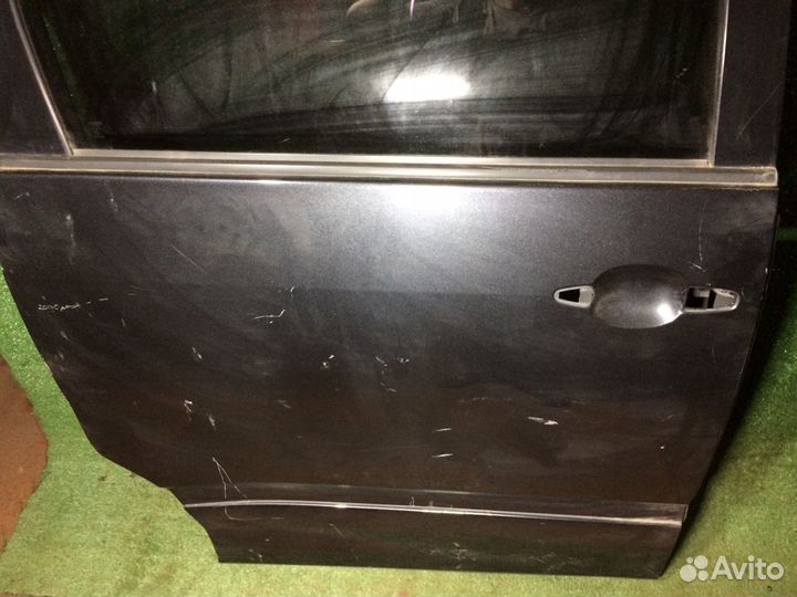 Дверь задняя правая Toyota Voxy AZR65 Серая вмятин