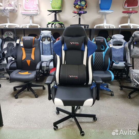 Игровое геймерское компьютерное кресло