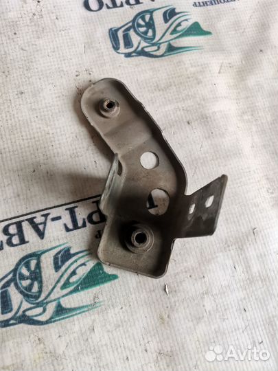 Кронштейн передней панели Renault Megane III (2008