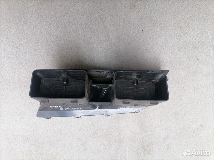 Дефлектор центральный в торпедо для Peugeot 306