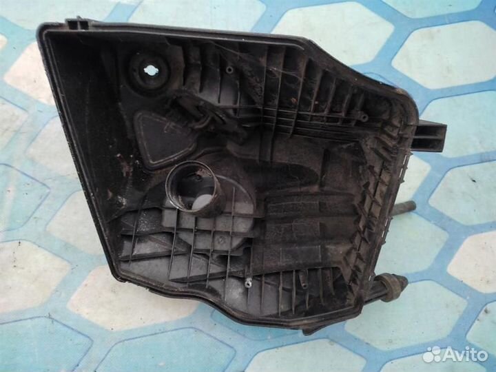 Корпус воздушного фильтра 4F0133835G