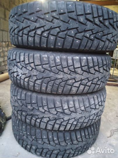 Maxxis Arctic Trekker SP03 215/65 R16