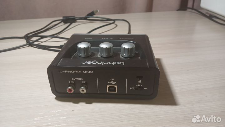 Звуковая карта Behringer UM2