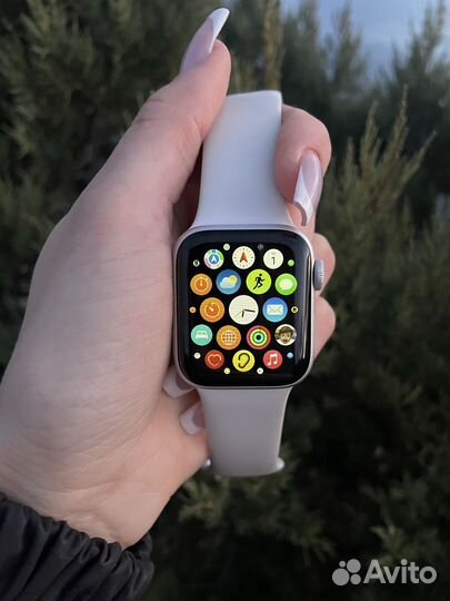 Apple Watch SE 44mm серебристый