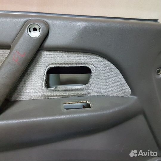 Обшивка двери передняя левая Mitsubishi Pajero