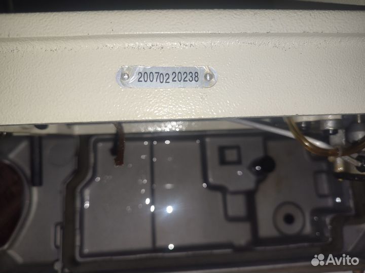 Промышленная шагающая швейная машинка