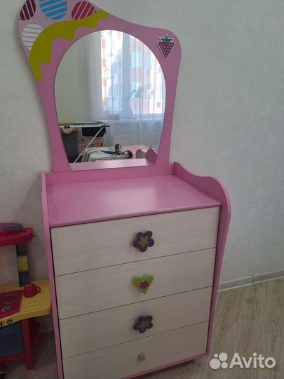 Детская кровать с комодом