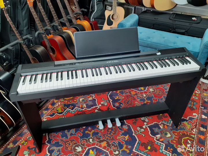 Электропиано с банкеткой