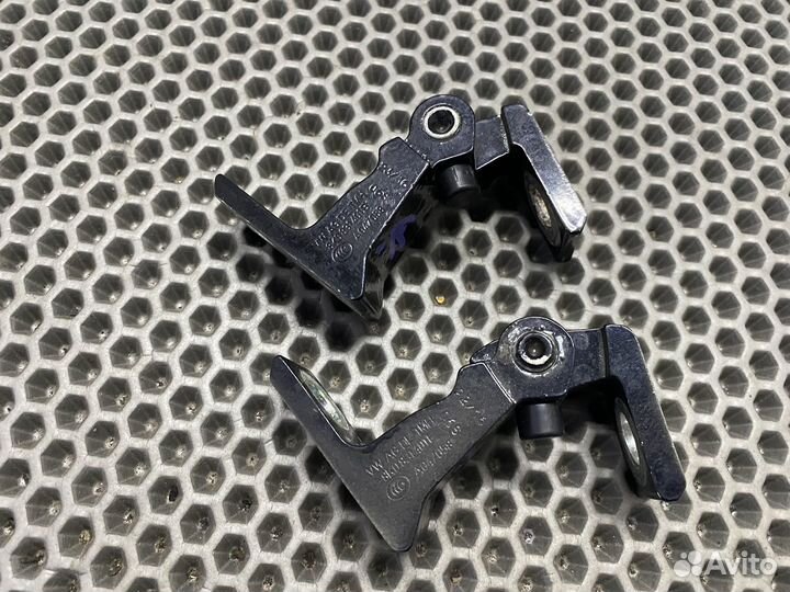 Петля двери задней левой Skoda Octavia A7