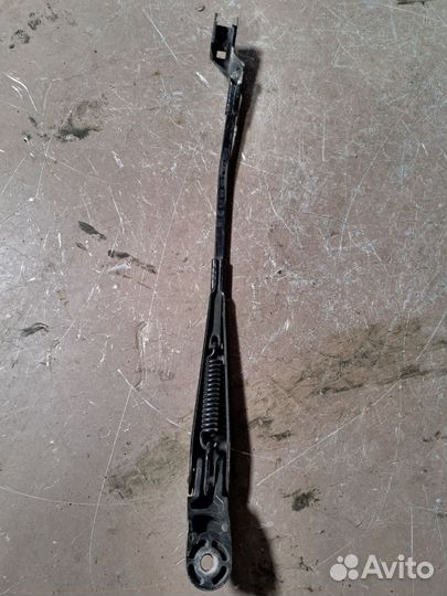 Поводок дворников правый Skoda Fabia