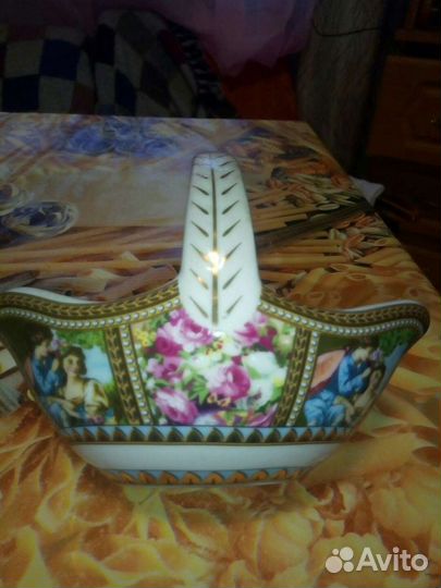 Фарфоровая конфетница Китай. Домик с улиткой