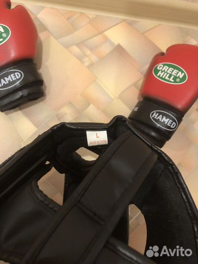 Шлем и перчатки боксерские