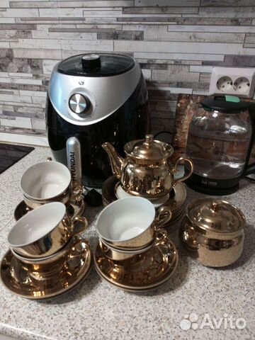 Чайный сервиз с тарелками