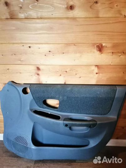 Обшивки на передние двери на Hyundai accent