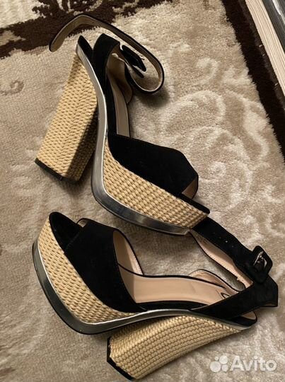 Босоножки новые 37,5 женские