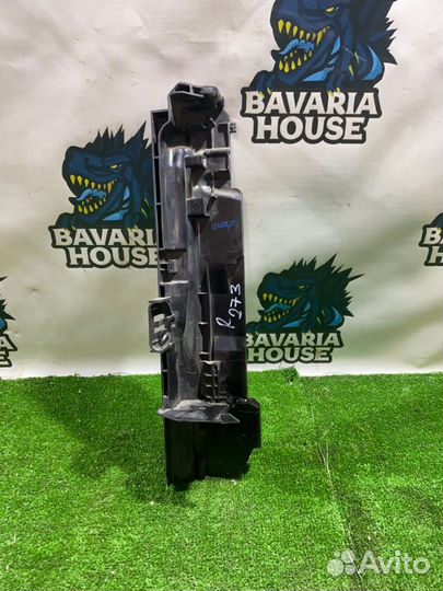 Кронштейн радиатора правый Bmw 3 E90 N54B30A 2009